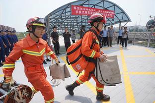 邮报：利物浦20岁中场埃利奥特之后可能得到英格兰队征召