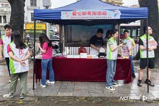 小卡：每场比赛都有不同的机会 今晚祖巴茨和鲍威尔抓住了机会